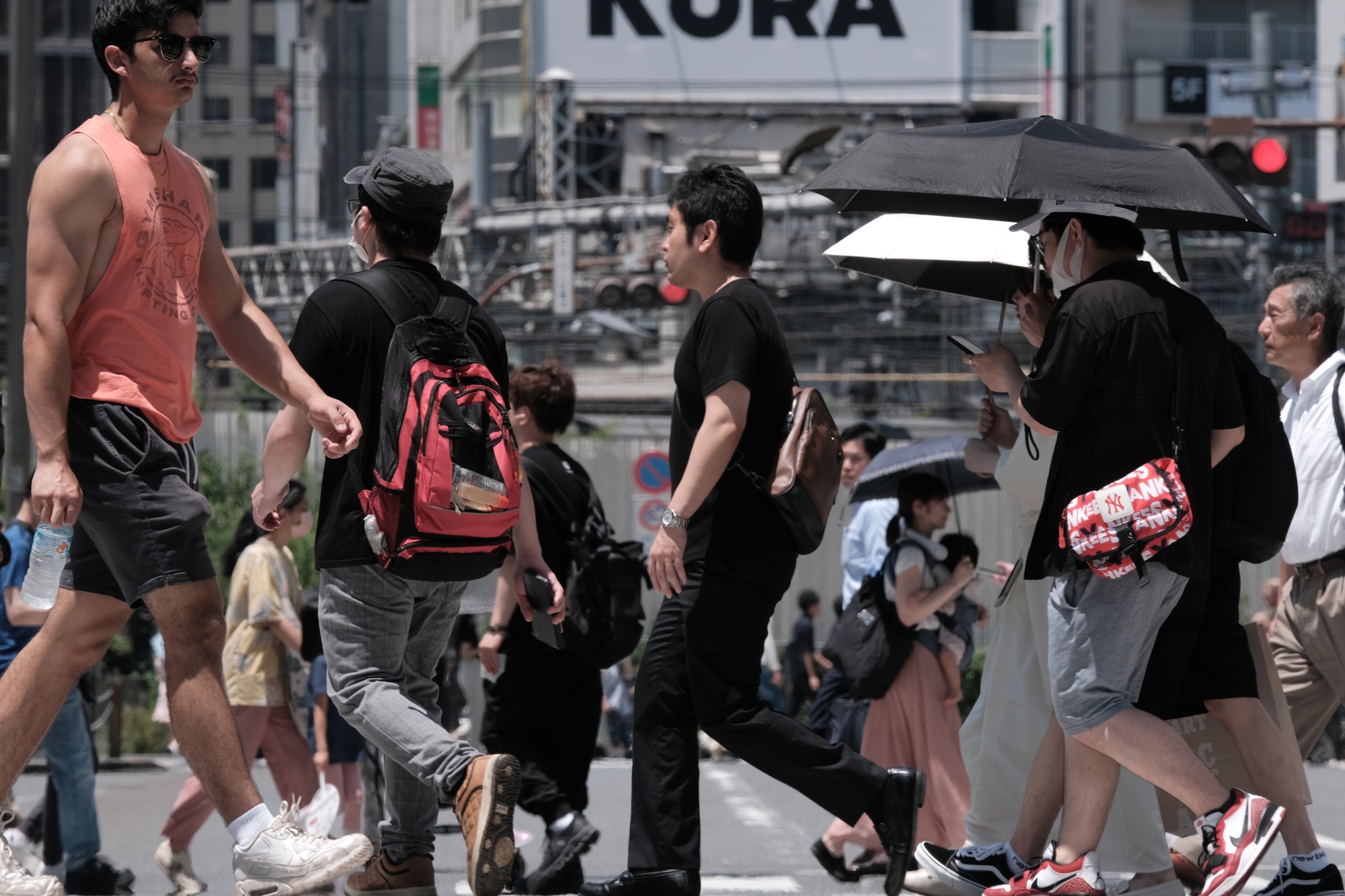 Parasols jump in popularity amid S. Korean heatwave