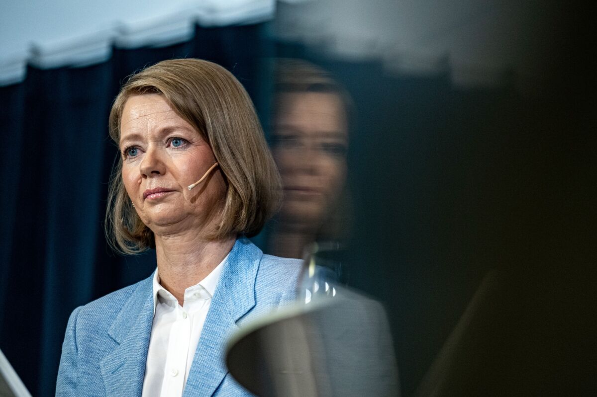 Norges Bank Delivers Rate Cut But Signals Caution on Next Moves