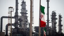 Iran Transfers Oil From Pipeline Skirting Troubled Strait - Bloomberg