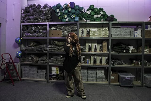 The NGO “Ptakhy,” founded by Tata Kepler, who used to run three bars in Kyiv before the full-scale invasion, is focused on tactical and civilian medicine: IFAKs for soldiers, medical backpacks for paramedics, medicine supplies for hospitals, humanitarian missions to the liberated areas.