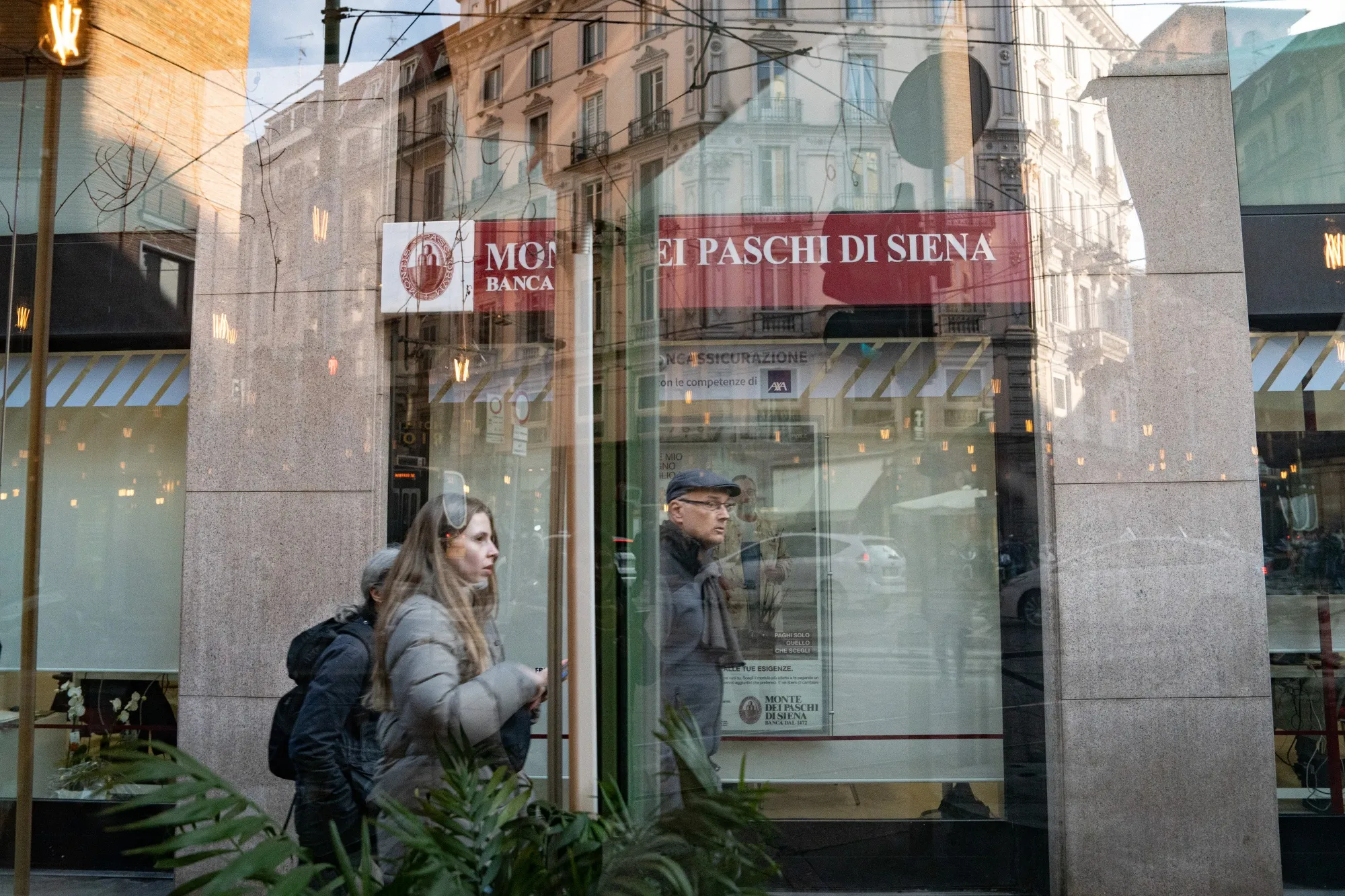 Monte Paschi (BMPS) Profit Beats Estimates as Fees Boost Revenue - Bloomberg
