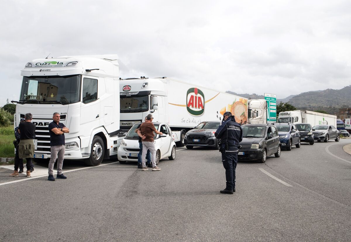 Italian Truckers Press Blockades as Vegetables Start to Rot