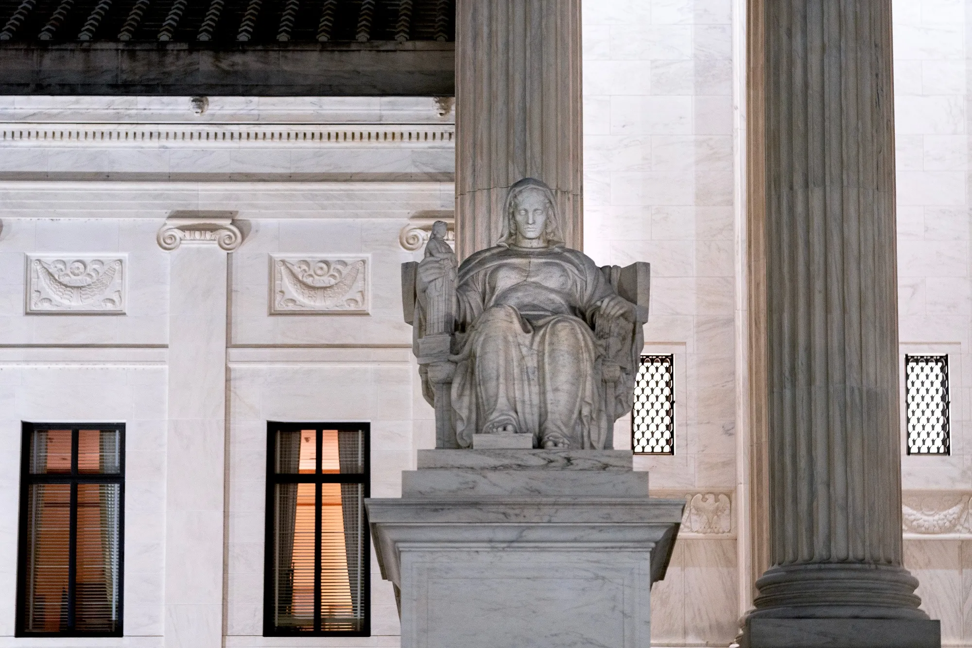 Trump Tariffs Face Supreme Court With 1,000 Firms Seeking Refunds -  Bloomberg