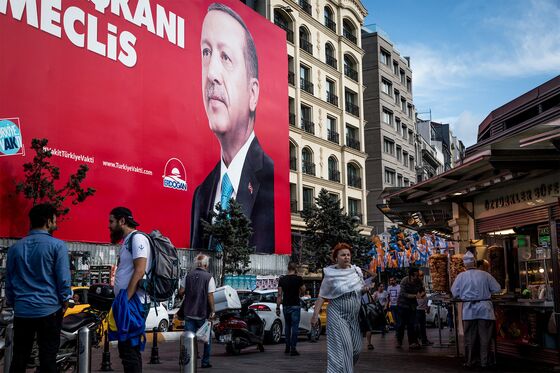 Refugees Stoke Turkish Anger, Roiling Erdogan Election Campaign