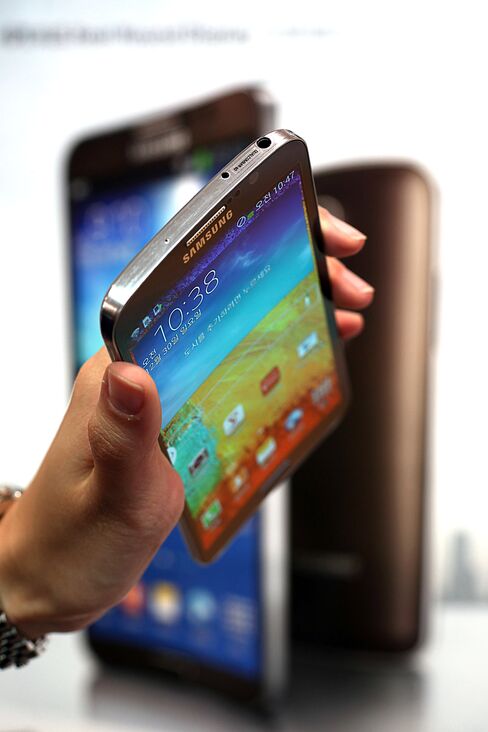 Samsung to Unveil Next Galaxy as Apple, Xiaomi Squeeze Business