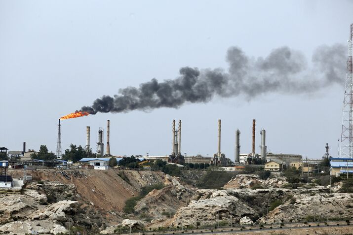 IRAN-ECONOMY-OIL-KHARK