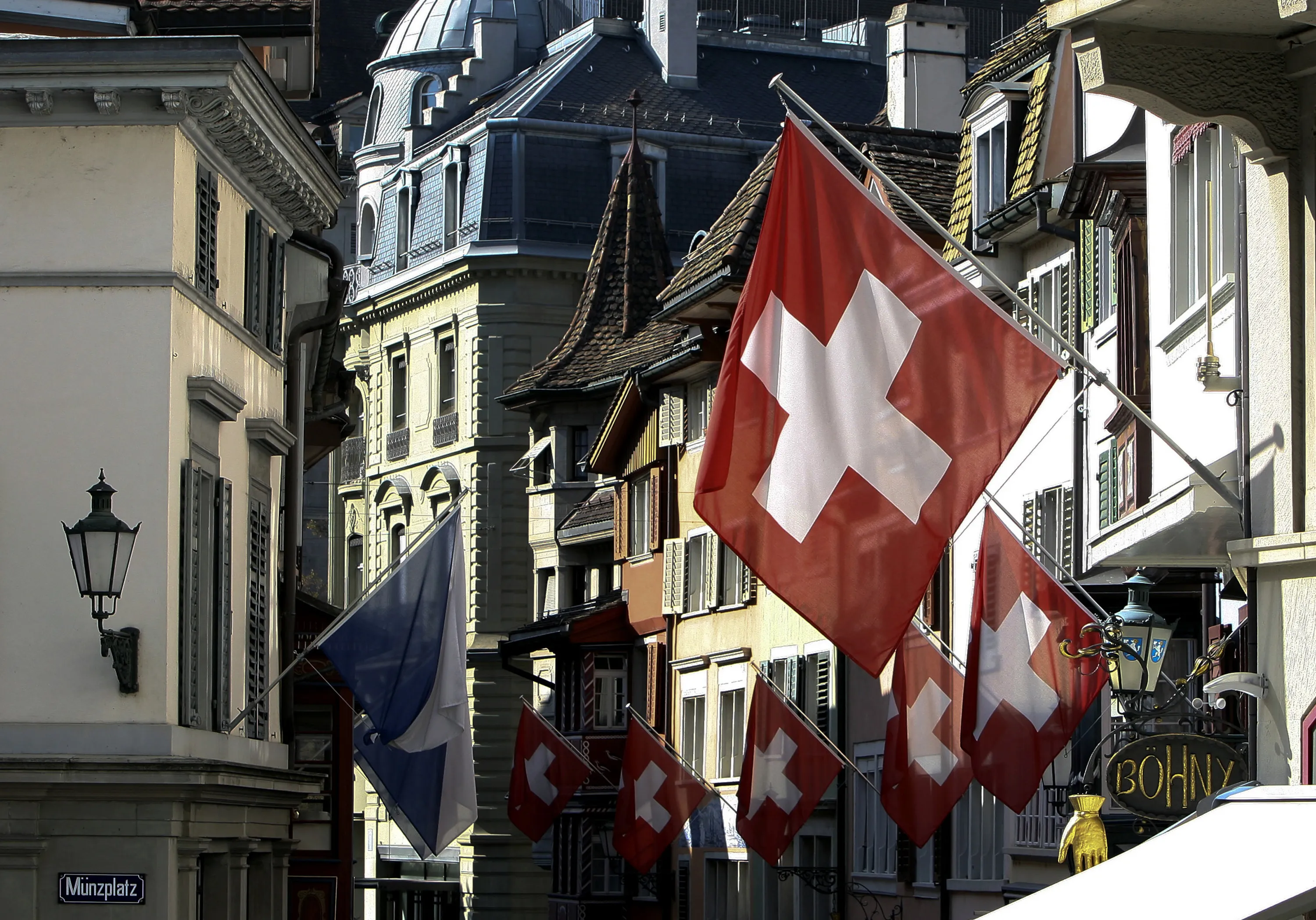 Swiss Economy Contracted in Second Quarter on Export Drop