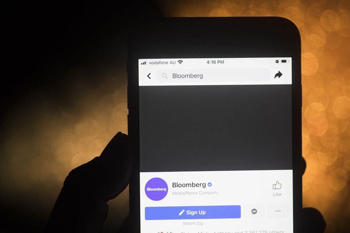 Meta to Block News on Facebook, Instagram in Canada Over New Law - Bloomberg