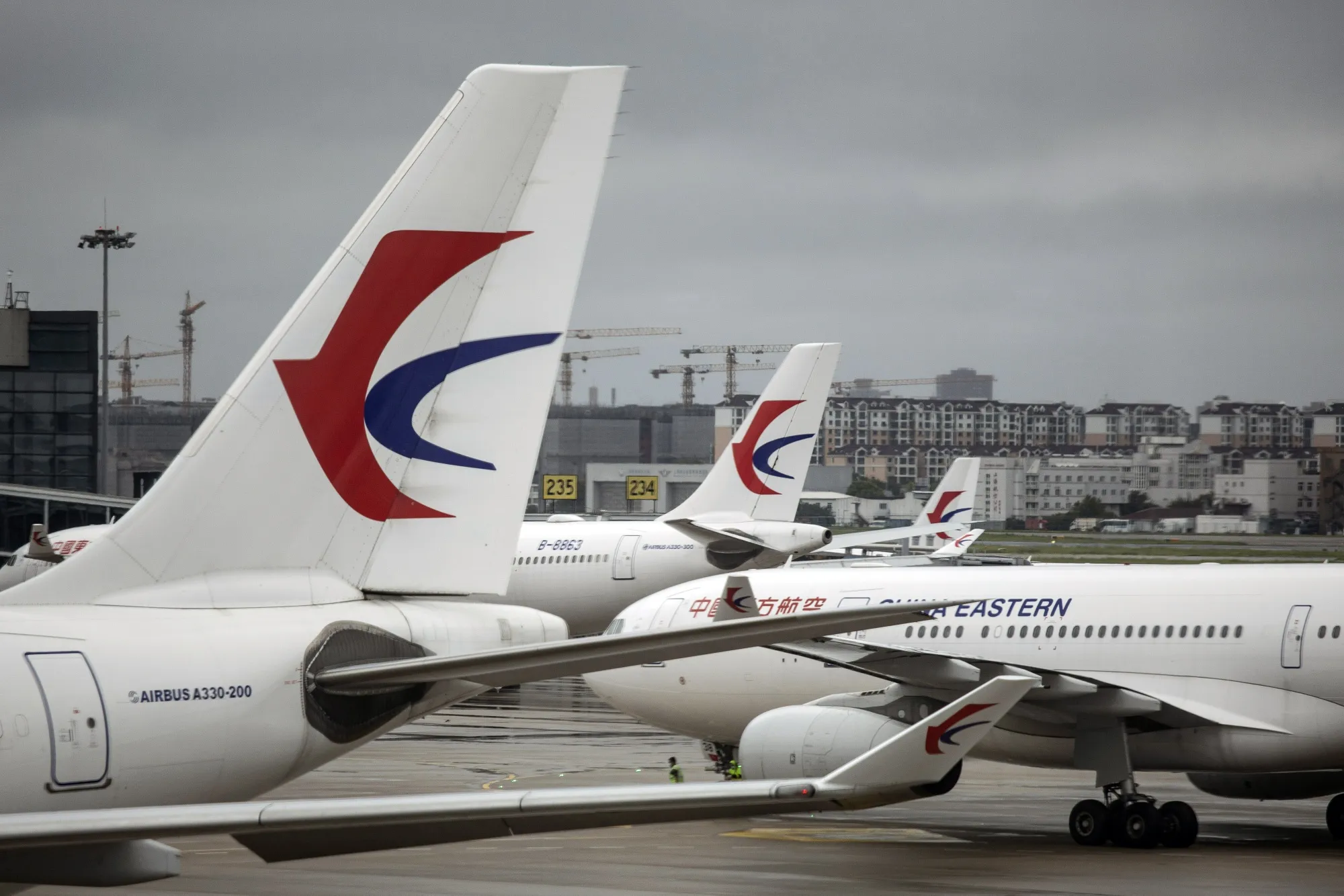 Fllights in and out of China remain at about 95% below pre-Covid levels, according to data provider VariFlight. &nbsp;