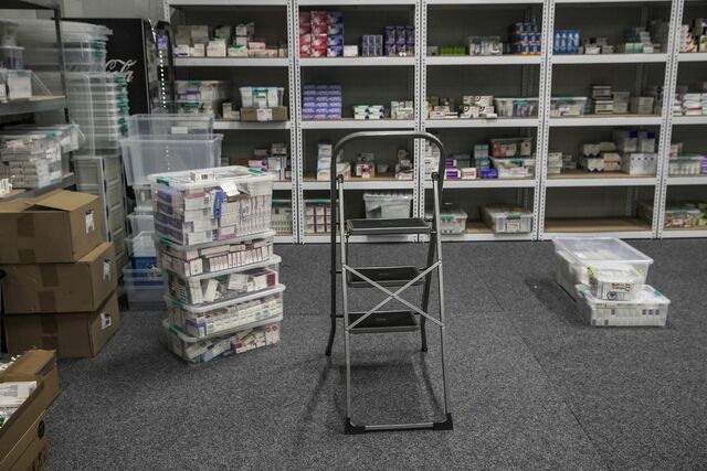 The NGO “Ptakhy,” founded by Tata Kepler, who used to run three bars in Kyiv before the full-scale invasion, is focused on tactical and civilian medicine: IFAKs for soldiers, medical backpacks for paramedics, medicine supplies for hospitals, humanitarian missions to the liberated areas.