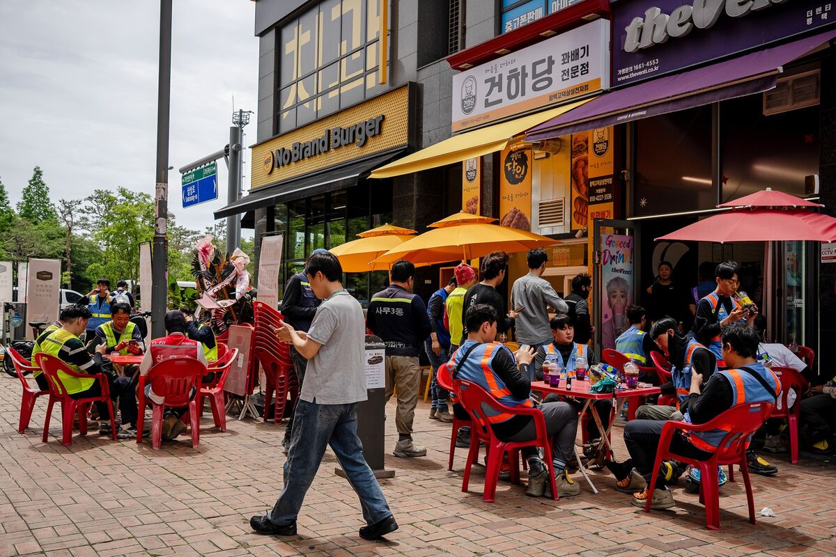 bloomberg.com - Rebecca Choong Wilkins - Tokyo and Seoul Bet the House on AI Buildouts