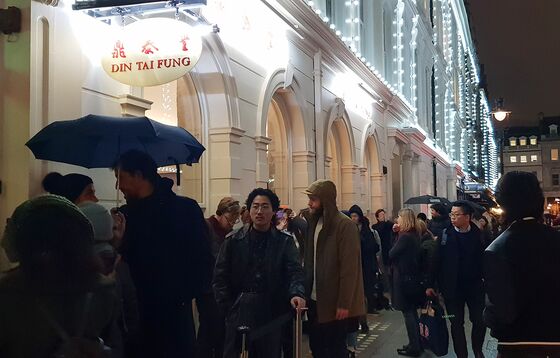 The Wait for World-Famous Dumplings in London Is Four Hours