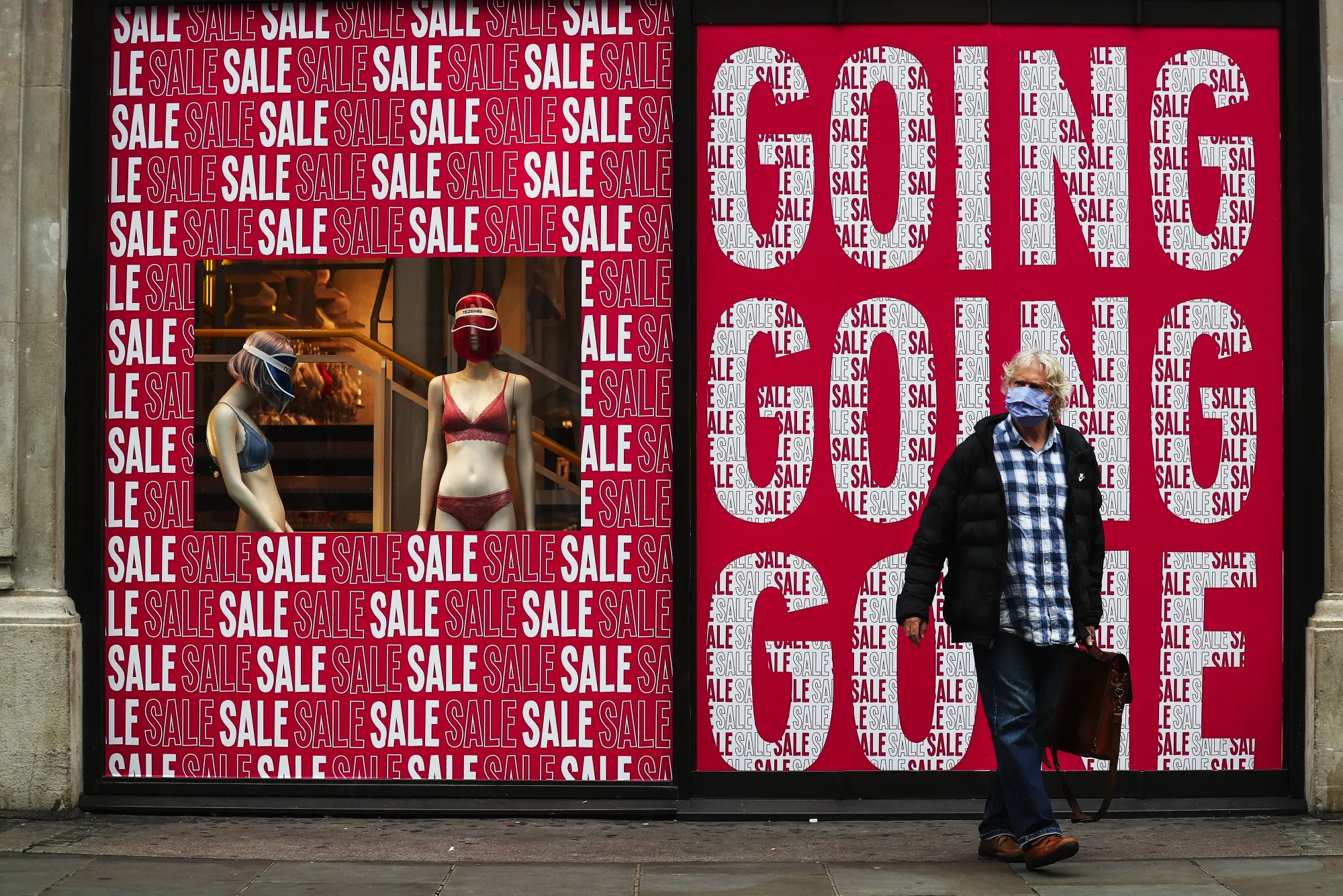 British Retail Sales Bounce Masks a More Somber Outlook