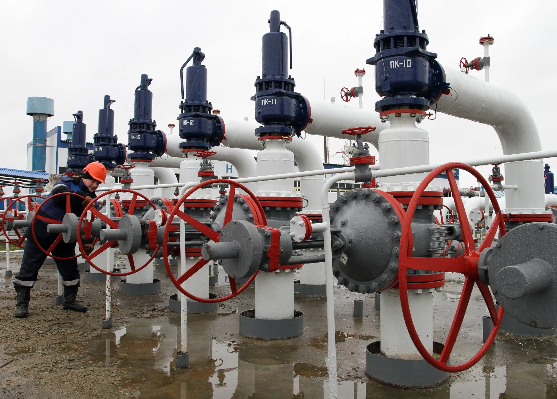 Germany’s Kazakh Oil Deal Won’t Release Russia’s Grip - Bloomberg