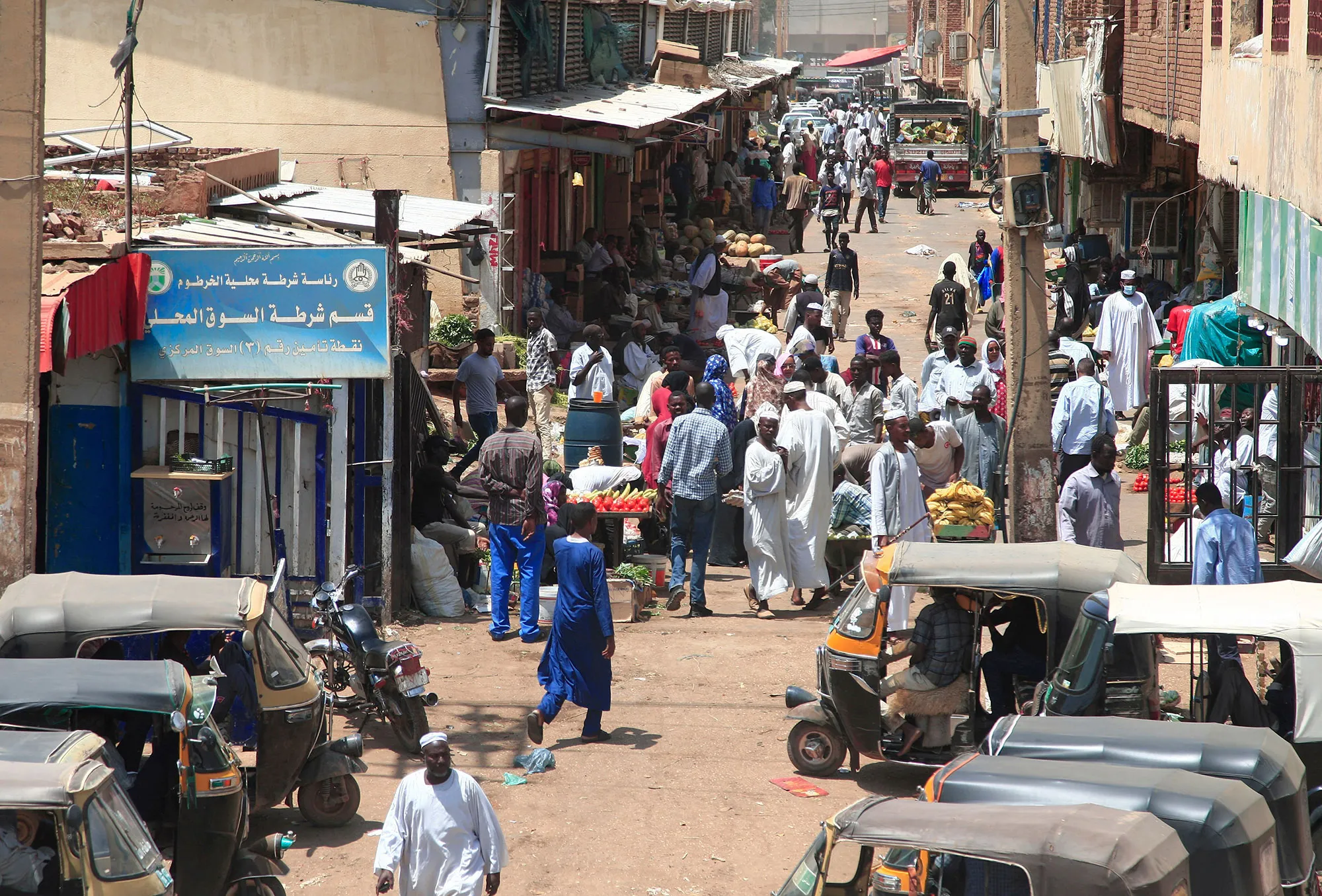People shop at the "Local Market" for vegetable produce in&nbsp;Khartoum.