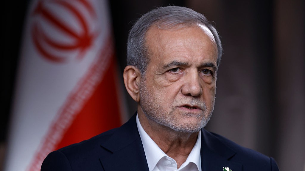 Bloomberg's Joumanna Bercetche reports on Pezeshkian's open letter.