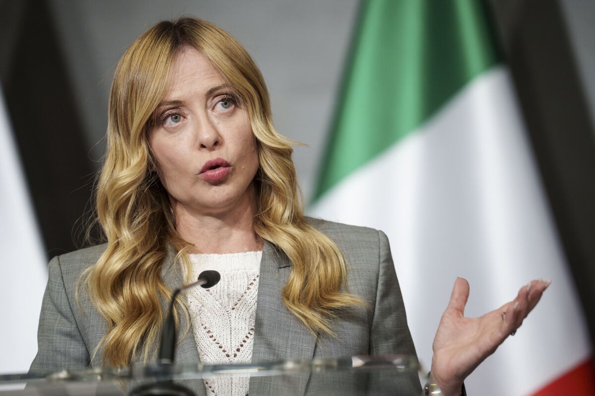 Meloni’s Italy Keeps Scope Skew for Upgrade With Election Focus