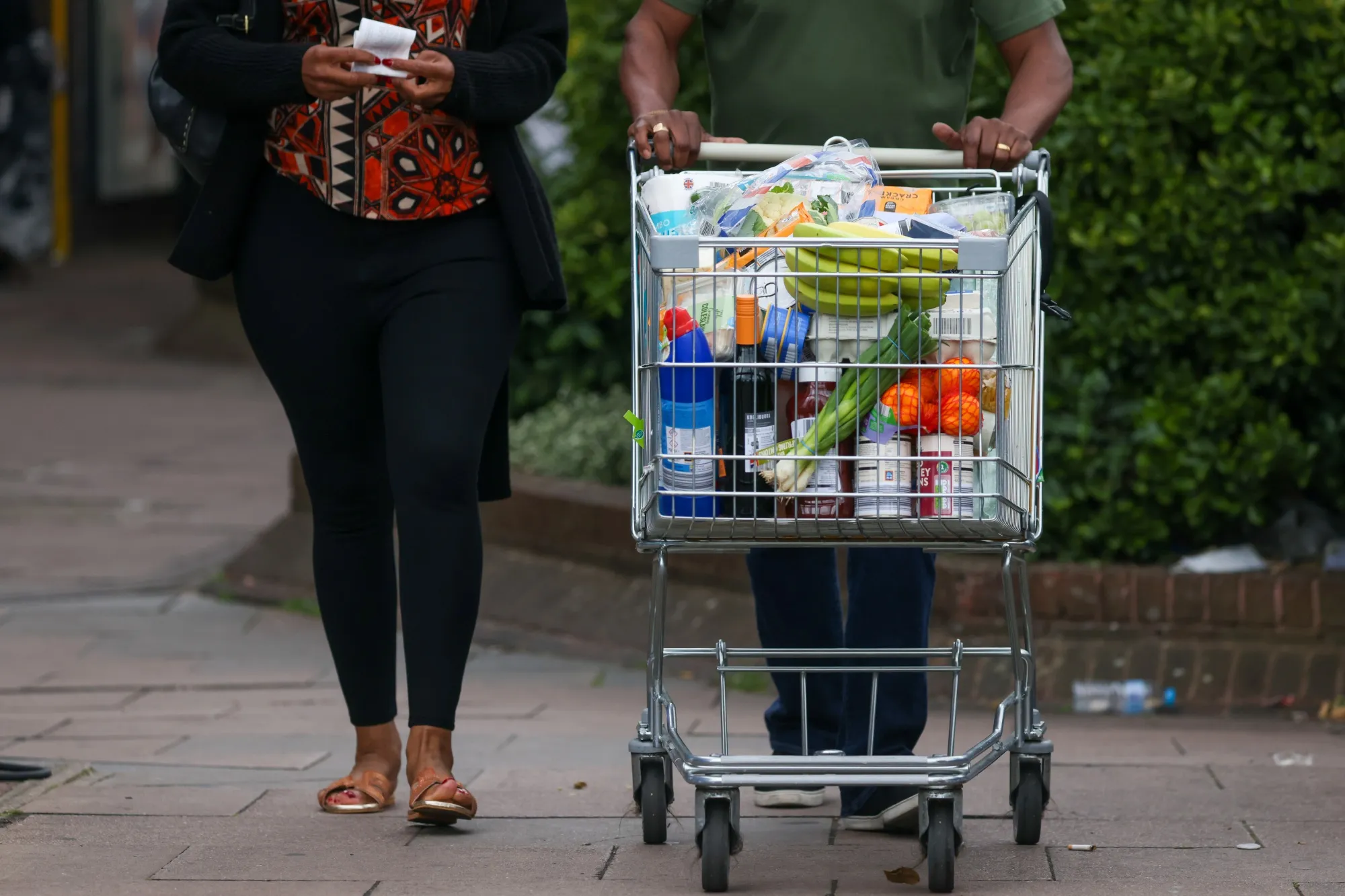 UK Food Prices Soar as Cost of Living Crisis Crushes Millions - Bloomberg