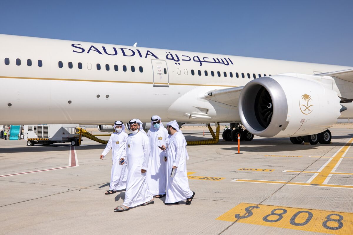 Musk’s Starlink Close to Deal With Saudi Arabia’s Flag Airline