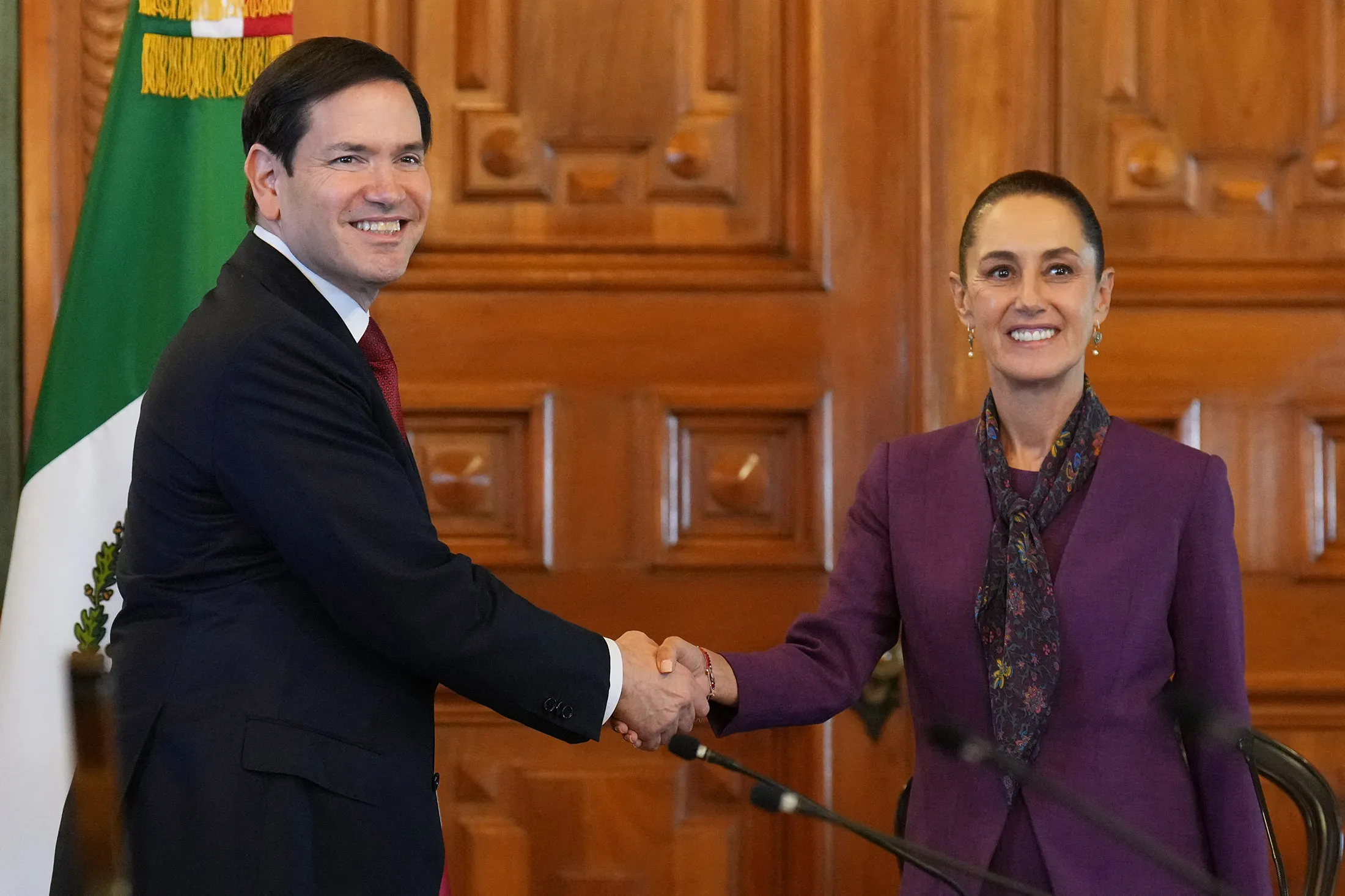 Marco Rubio shakes hands with Claudia Sheinbaum at the Palacio Nacional in Mexico City on Sept. 3.