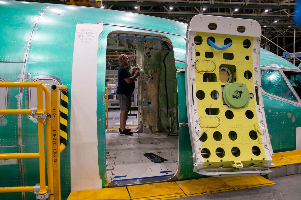 US Manufacturing Output Stalls, Held Back by Durable Goods