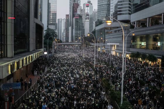 Hong Kong’s Economy Limps Into 2020 With Fate Tied to Protests