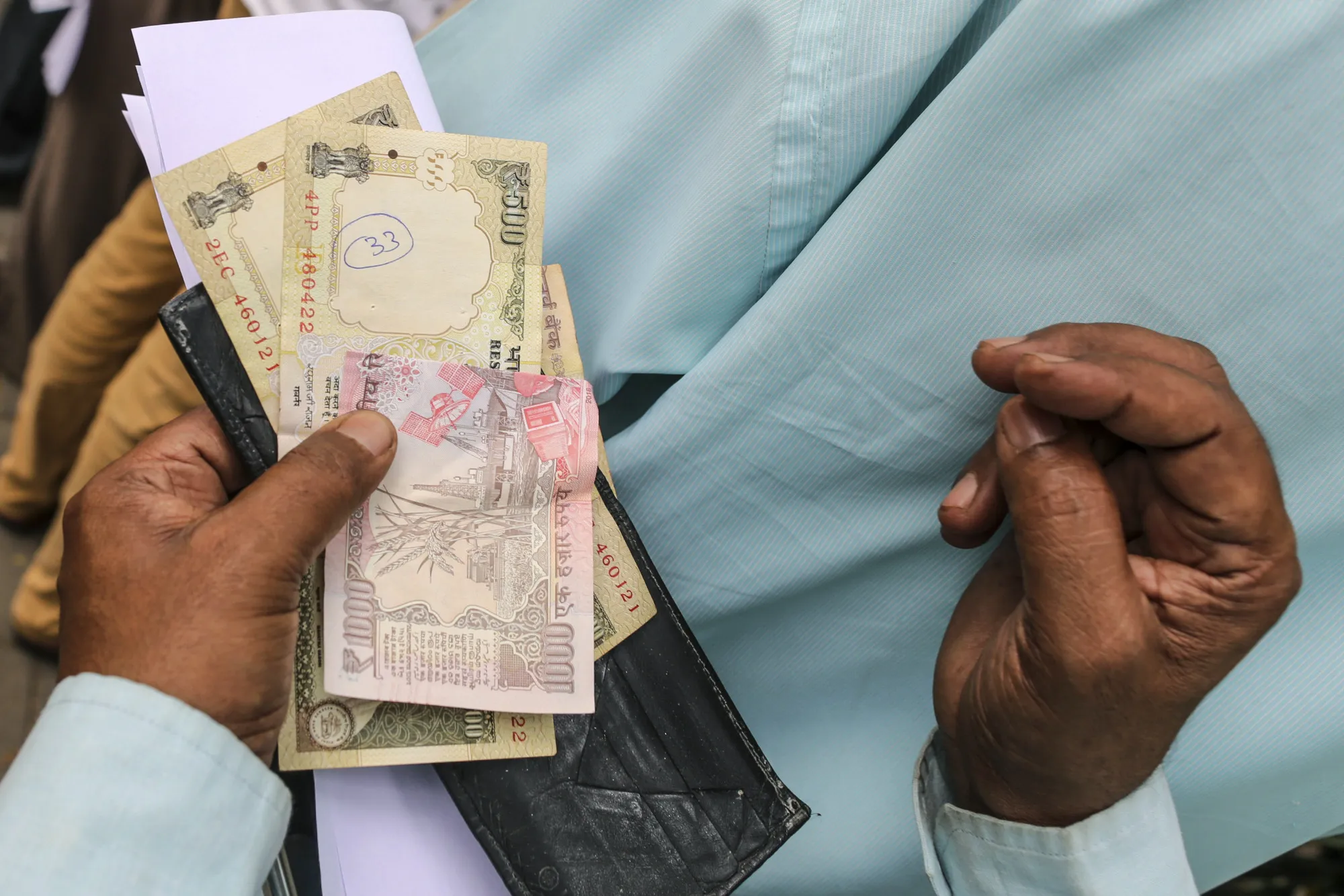 Business Suffers As India Struggles to Replace Banned Cash