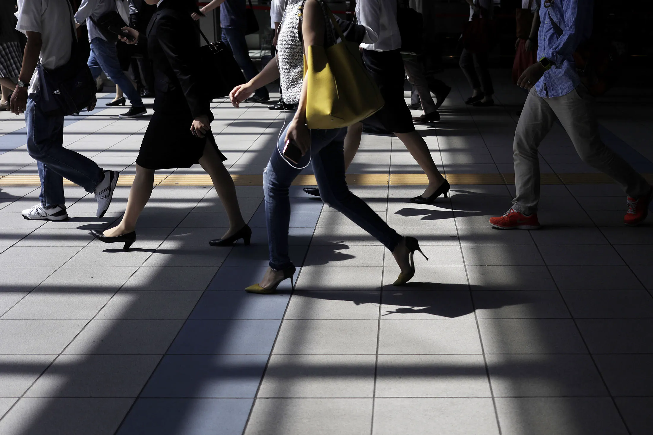 1498637764_japan worker salarywomen