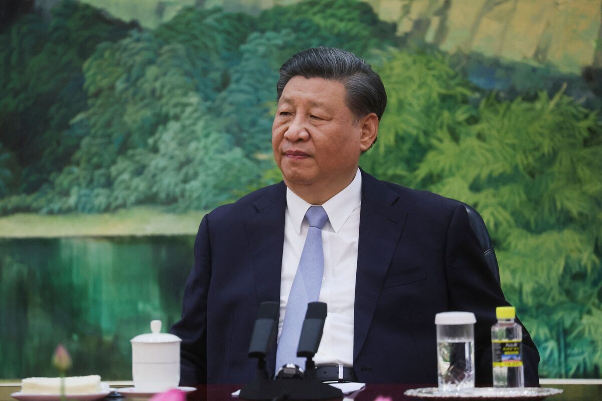 Xi Jinping Faces Tough Choices After Surprise China Rate Cut: Impact on the Chinese and Global Economy