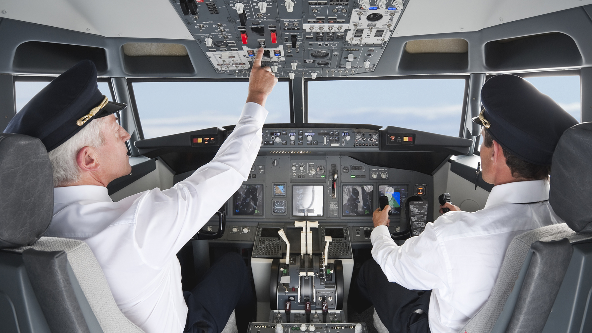 JetBlue Shakes Up Pilot Hiring by Training Them From Scratch Bloomberg