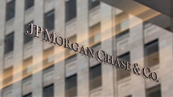 JPMorgan Boosts Pay for More Staff as Talent Battle Deepens