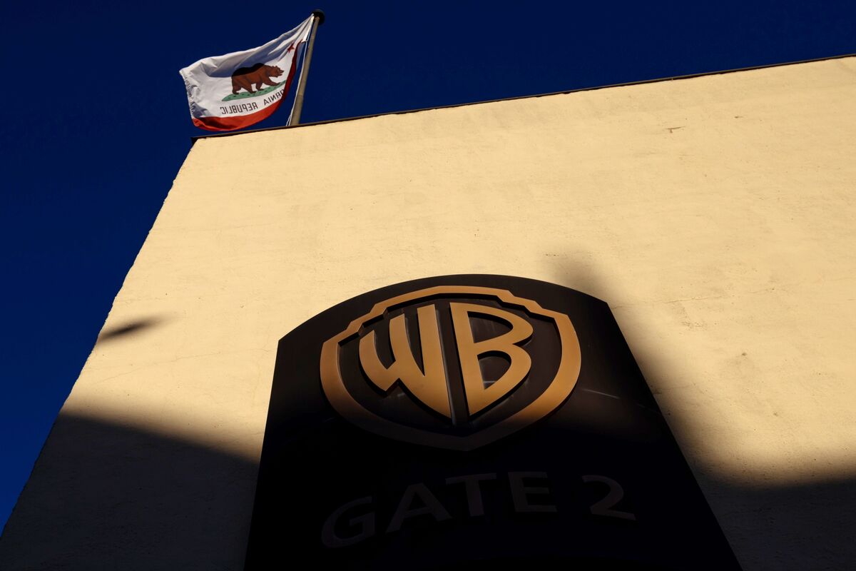 bloomberg.com - Hannah Miller - Warner Bros. Merger Fight Draws Fire Across US Political Divide