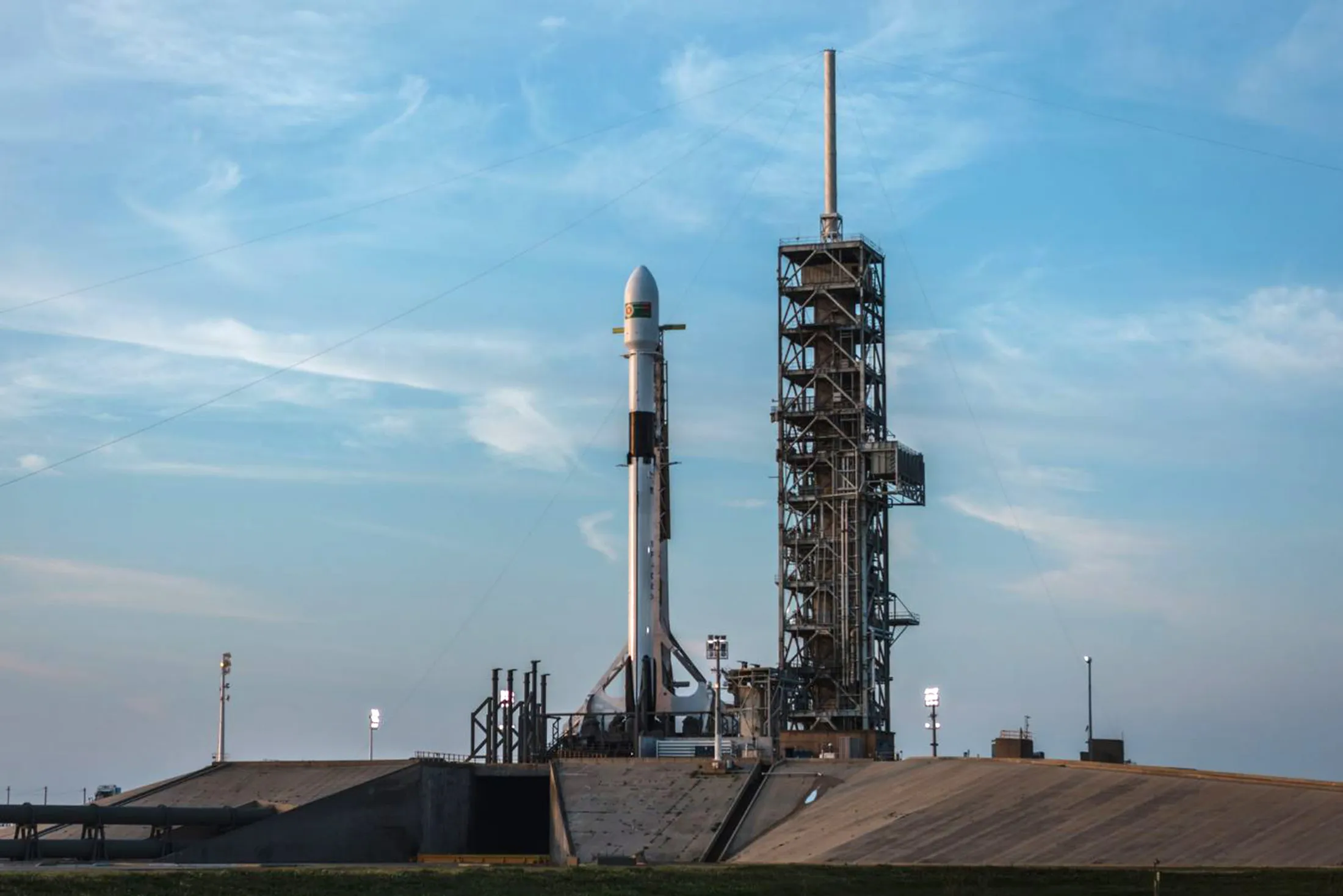 スペースX、「ファルコン9ブロック5」打ち上げ成功－コスト減に道