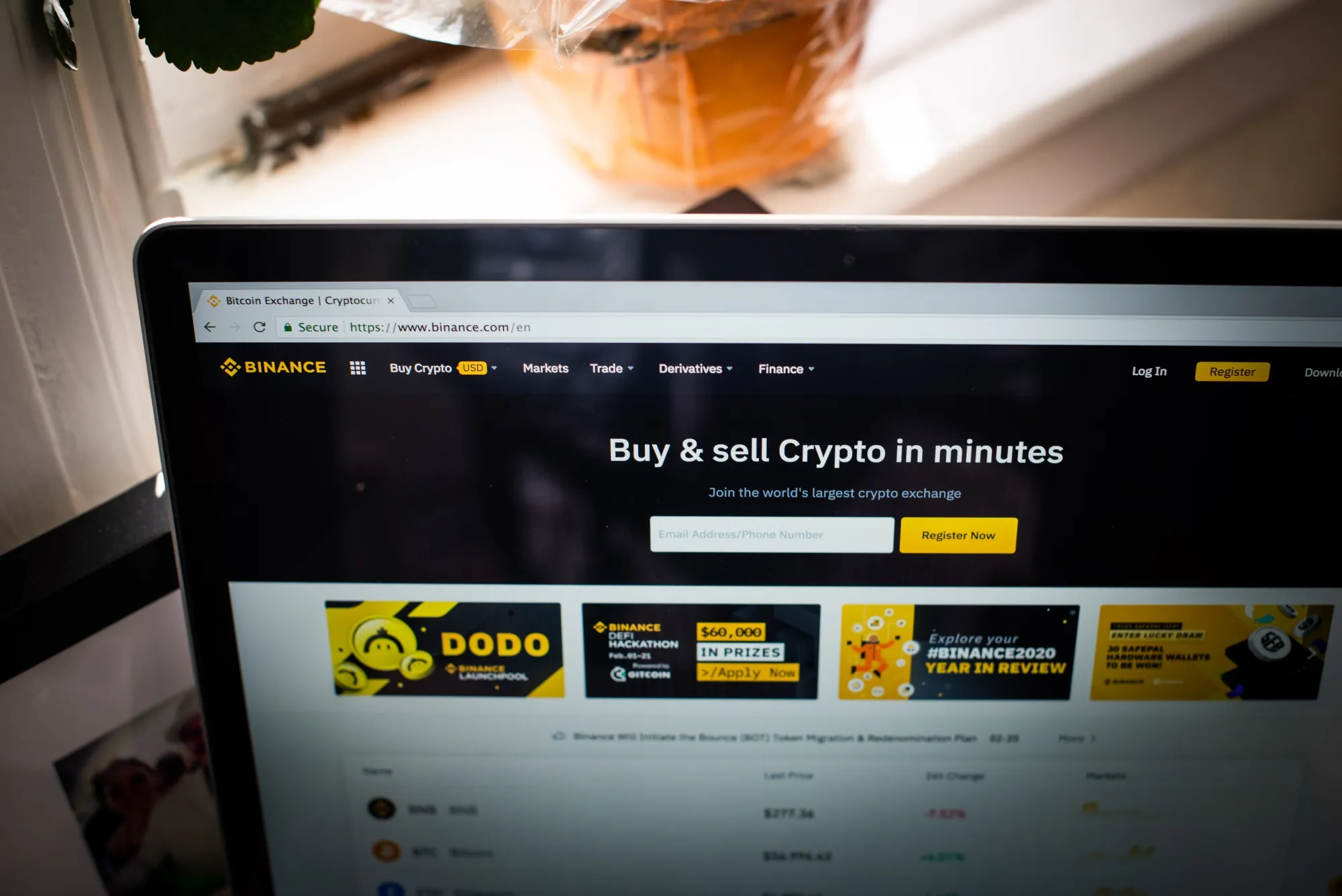 Binance Solicits Praise from U.S. Agencies for Aiding Probes; DOJ Says Stop  - Bloomberg