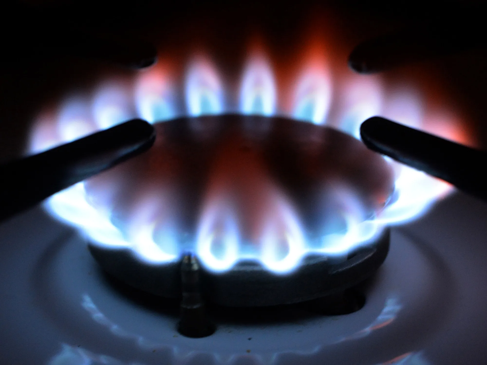 A picture taken on December 10, 2012 in Rennes, western France shows the flame of a gas stove. The price of gas in France will increase of 2.4% on January 1, 2013, French Ecology minister announced on December 10, 2012. AFP PHOTO DAMIEN MEYER / AFP PHOTO / DAMIEN MEYER        (Photo credit should read DAMIEN MEYER/AFP/Getty Images)