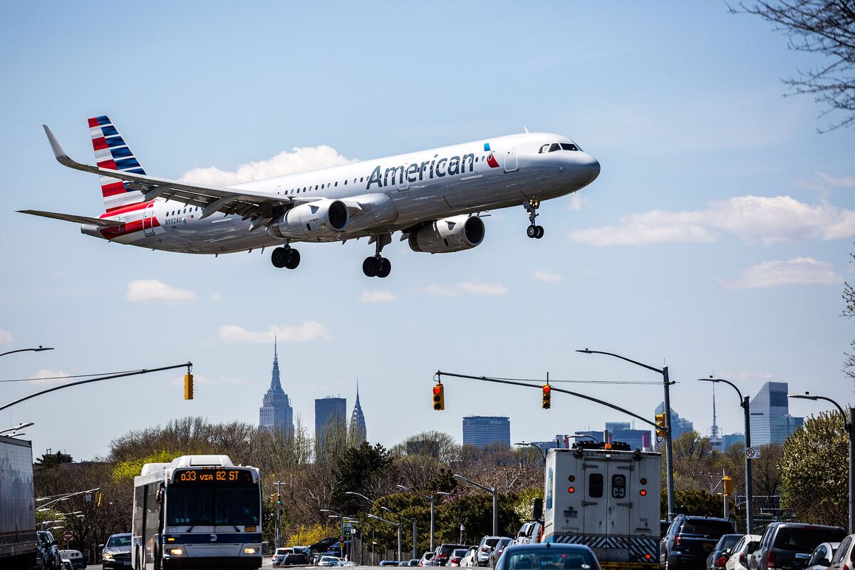 East air. Авиакомпания опасная. Крупнейшая авиакомпания мира. American Airlines. Самые опасные авиакомпании мира.