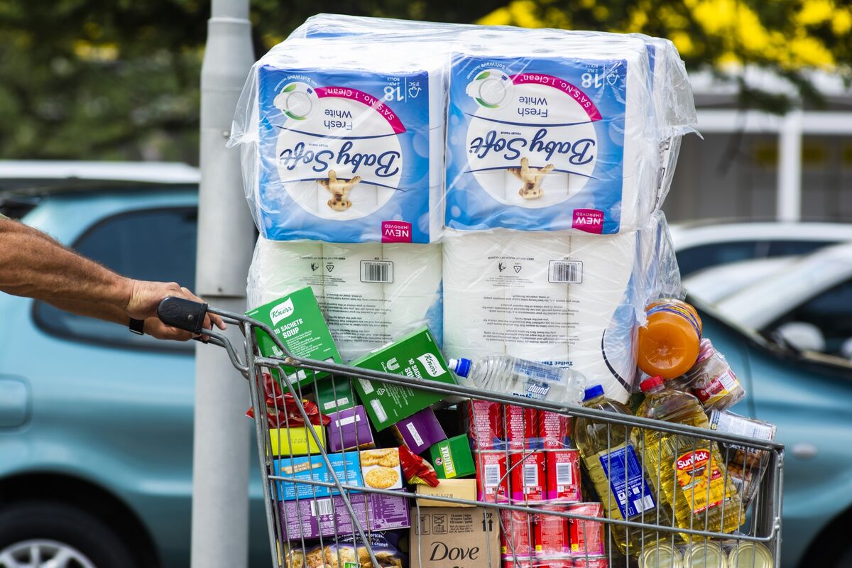 Walmart’s South Africa Retailer Drops as It Flags Wider Loss