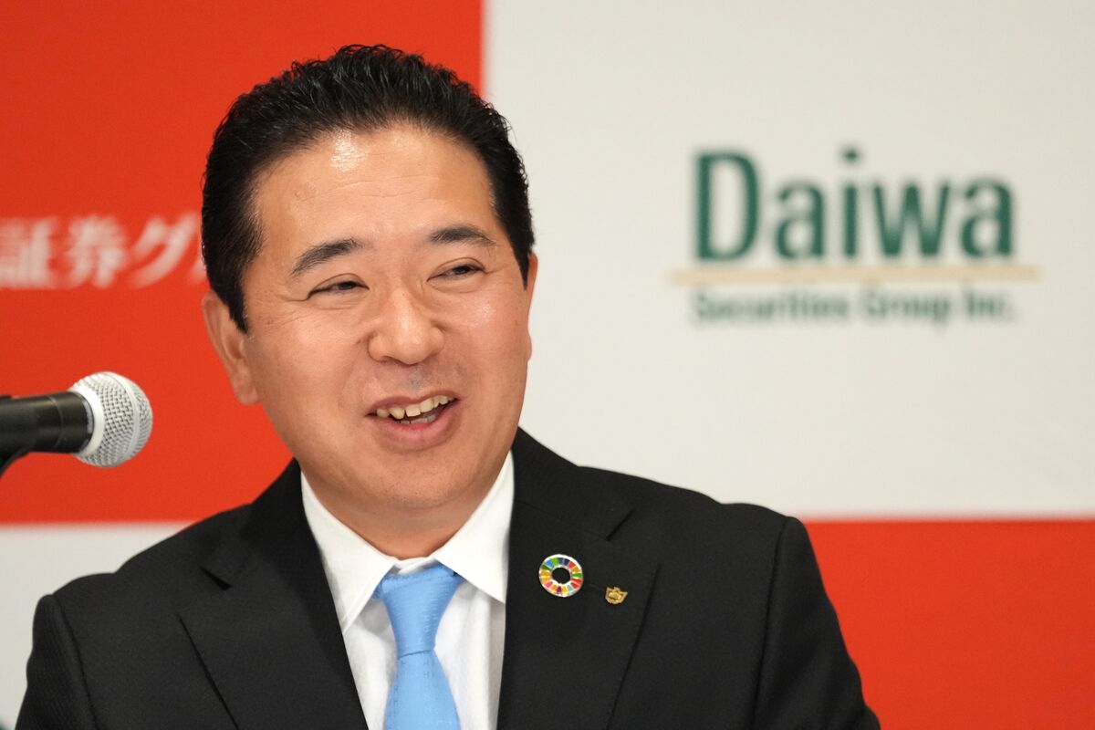 Japan’s Top Bank CEOs Push for AI, Soothe Worry Over Human Work