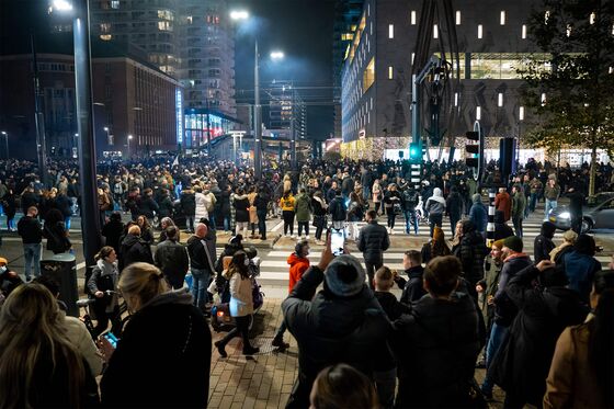Protests Flood Vienna as Europe Revives Lockdowns: Virus Update