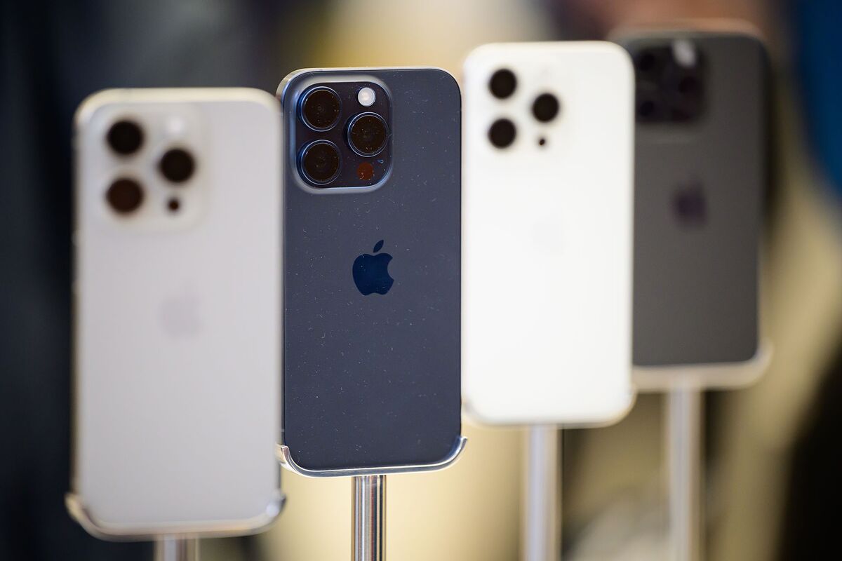 Apple Sued by DOJ, State AGs in Antitrust Case Over iPhone - Bloomberg