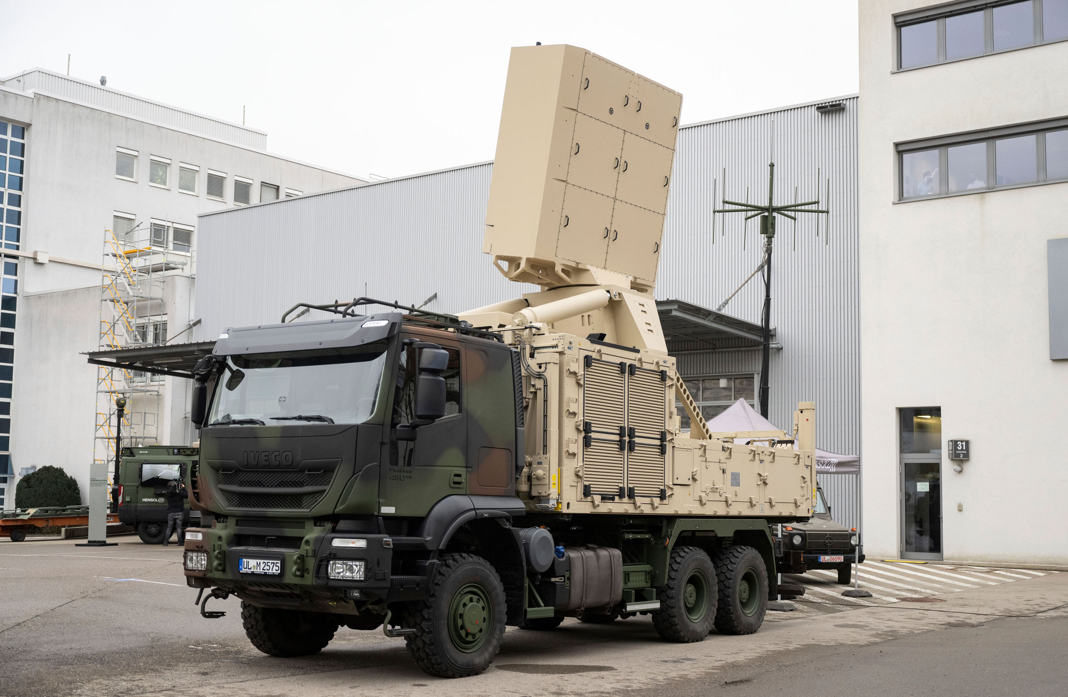Thales looks to new air defense capabilities after watching Ukraine, shows  off radar - Breaking Defense