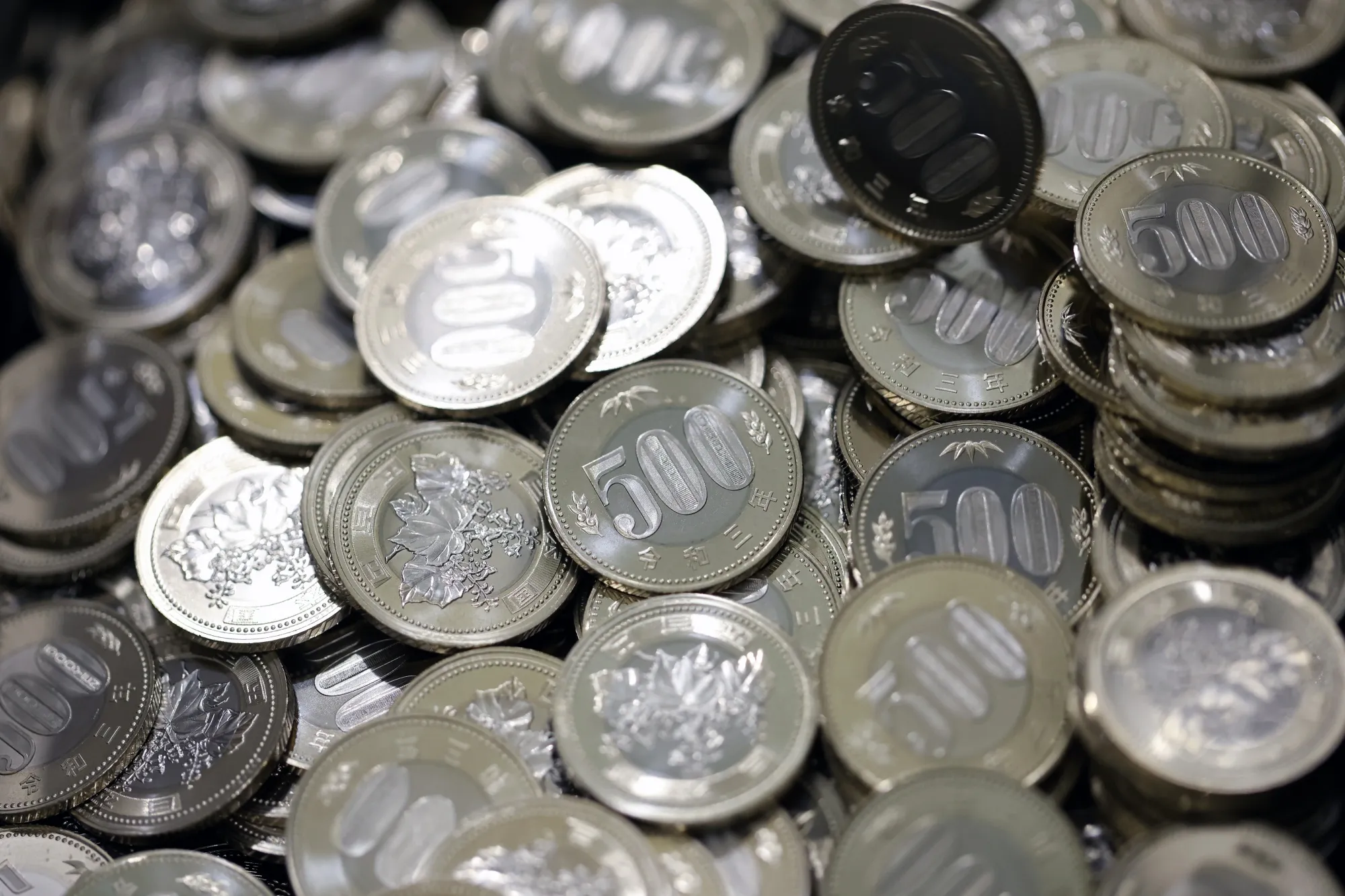 コラム】円キャリー取引、いつ白旗を振るかは日銀次第－オーサーズ - Bloomberg