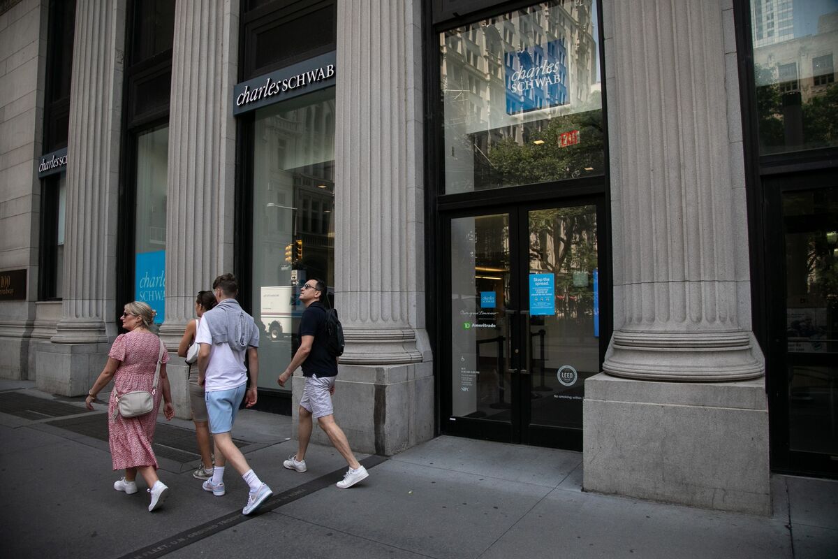 Schwab Wants to Add More Private-Firm Investments, CEO Says