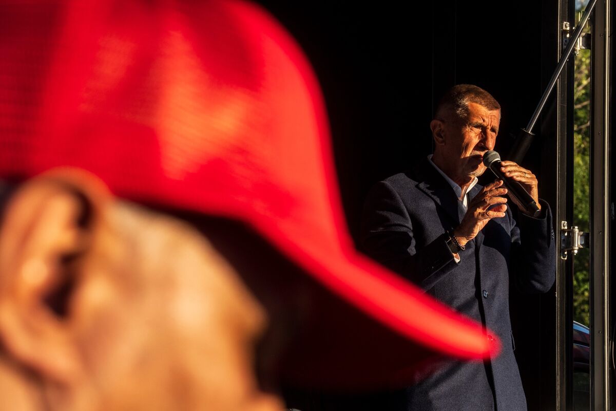 Buyout Bets for $34 Billion Czech Utility Face Election Test