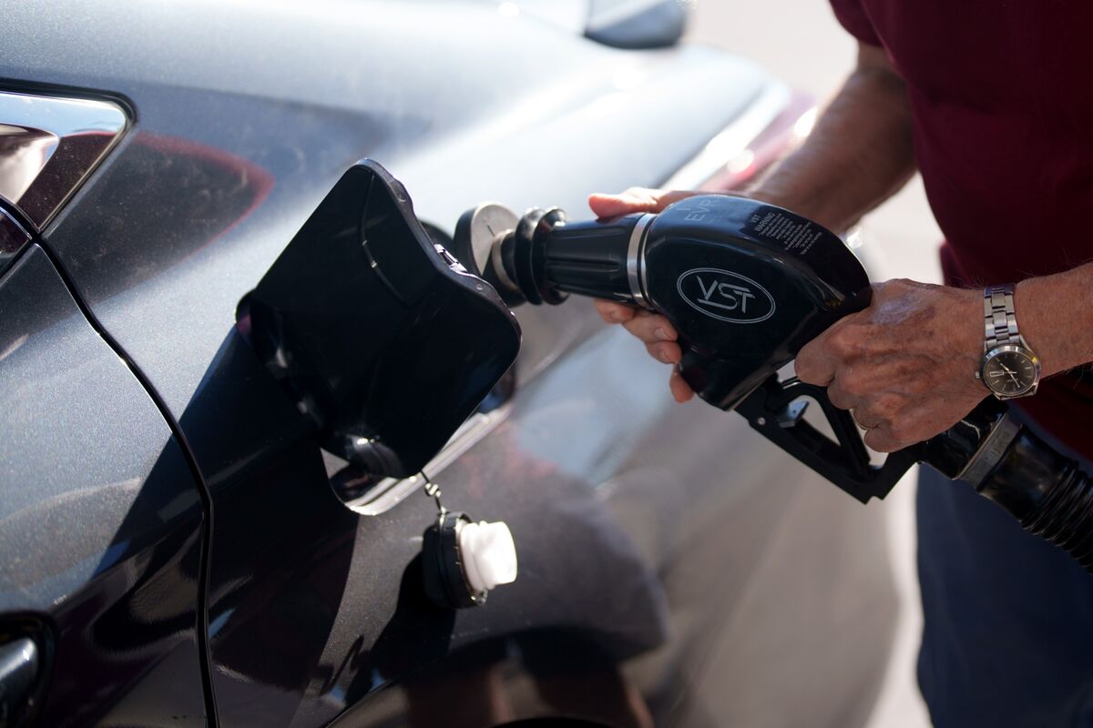 Oil Falls on Signs OPEC+ Set to Raise Output Again in November