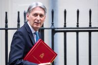 哈蒙德表示罢免总理不会有所帮助:英国脱欧更新