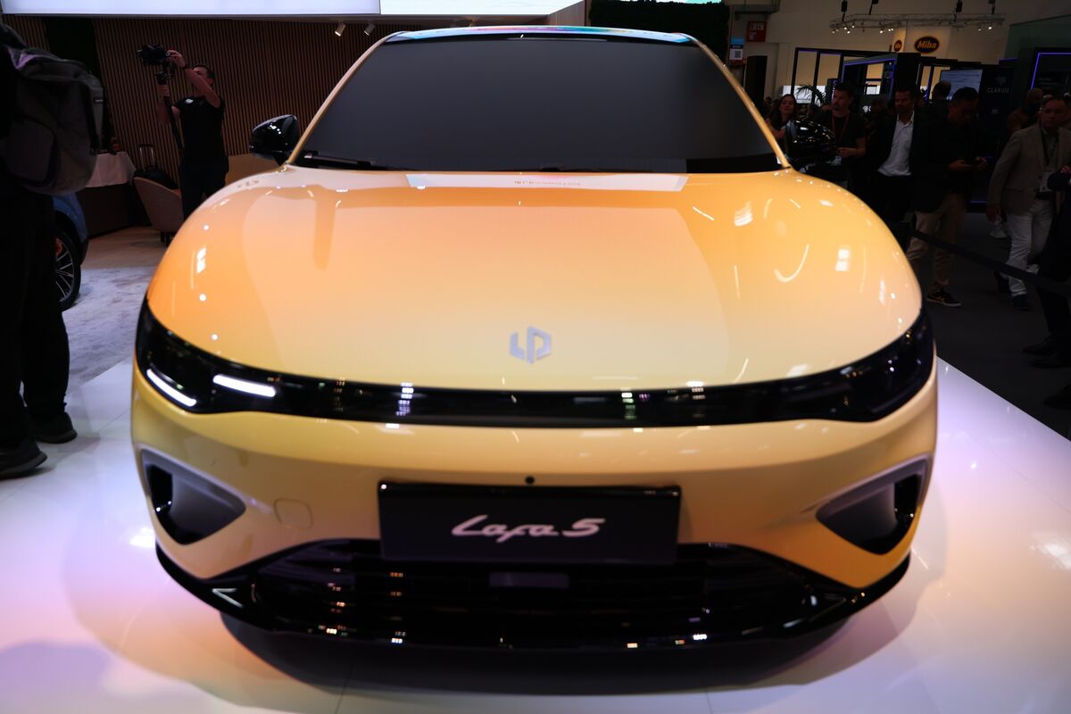 Stellantis in Talks to Make Chinese EVs at Idle Canada Plant - Bloomberg.com