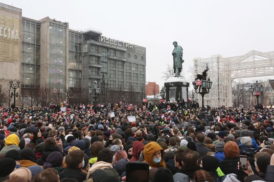 Putin’s Popularity Slumps As Navalny Calls Fresh Protests
