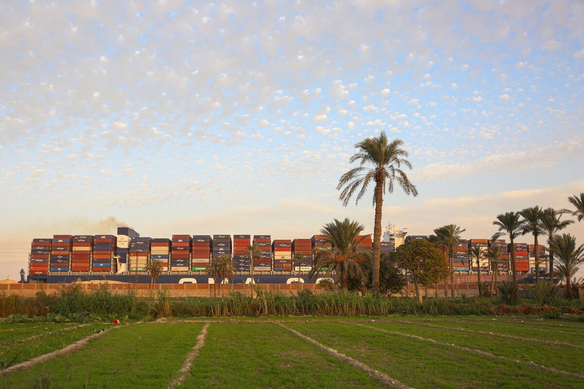Container Ships Return to Red Sea Slowly Despite Houthi-Saudi Fighting