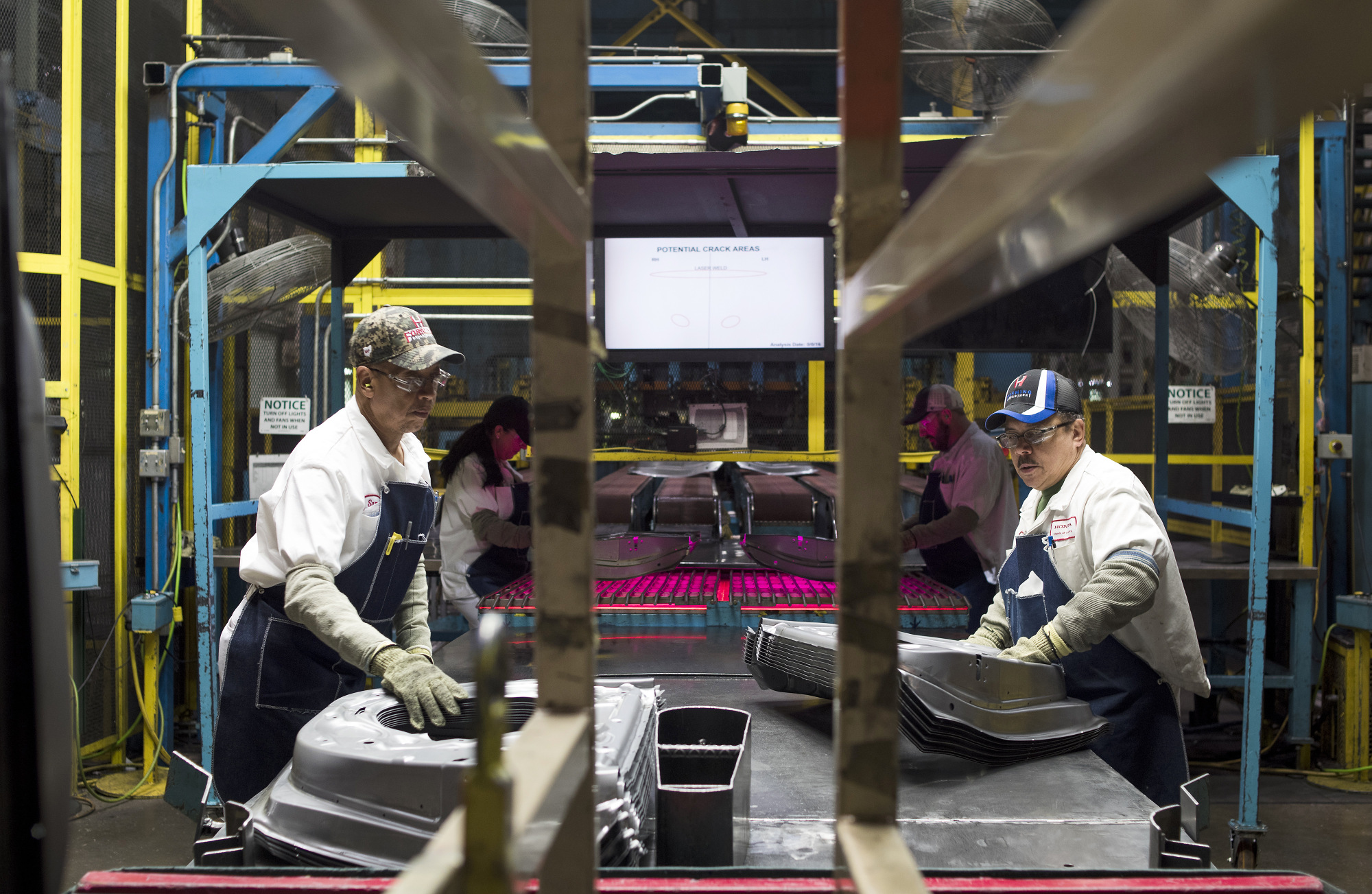 Honda Plans to Start Reopening U.S. and Canada Plants on May 11 Bloomberg